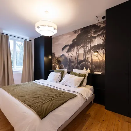 Urban Chic - Vacation & Business *