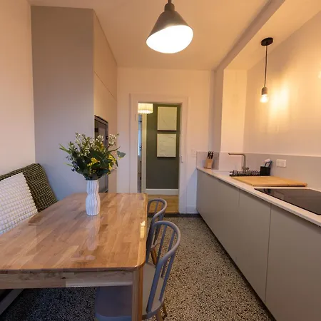 Urban Chic - Vacation & Business *